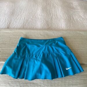 Ladies medium performance skirt, great condition, smoke free home.